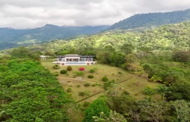 Villa Violeta's Luxury Home Located in Tres Rios