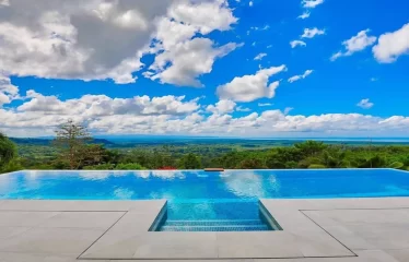 Villa Violeta's Luxury Home Located in Tres Rios