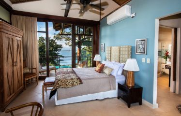 RENTAL INCOME PRODUCER 4 BEDROOM HOUSE IN MANUEL ANTONIO