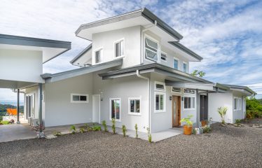 3 BEDROOM LUXURY HOME WITH EPIC OCEAN VIEWS – 3 ACRES