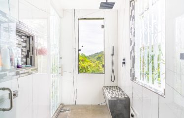 3 BEDROOM LUXURY HOME WITH EPIC OCEAN VIEWS – 3 ACRES