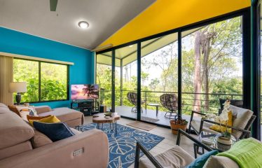 Beautiful Villas with Owners Home- 1.35 Acres