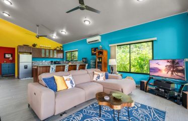 Beautiful Villas with Owners Home- 1.35 Acres