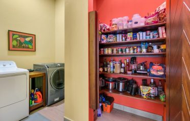 Beautiful Villas with Owners Home- 1.35 Acres