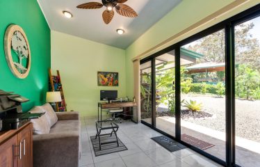 Beautiful Villas with Owners Home- 1.35 Acres