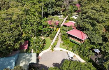 Beautiful Villas with Owners Home- 1.35 Acres