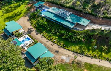 AMAZING Luxury Retreat – Main Home and 2 Guest Villas