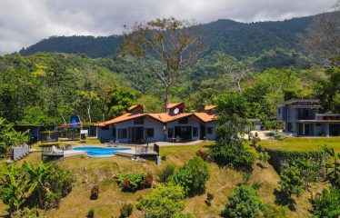 BEAUTIFUL HOUSE AND GUEST HOUSE IN TRES RIOS