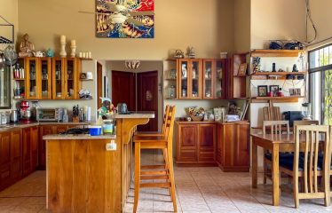 BEAUTIFUL HOUSE AND GUEST HOUSE IN TRES RIOS