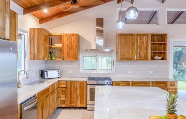 Ocean and Mountain 4 Bedroom Home with Guest Casita – 0.8 Acres