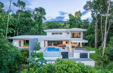 Luxury 3 Bedroom Home with Amazing Ocean Views Minutes to Uvita