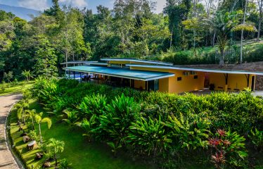 AMAZING Luxury Retreat – Main Home and 2 Guest Villas