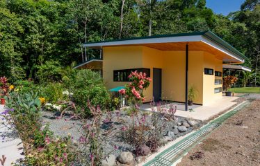 AMAZING Luxury Retreat – Main Home and 2 Guest Villas