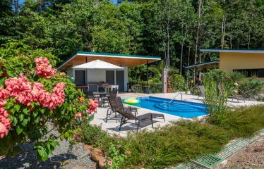 AMAZING Luxury Retreat – Main Home and 2 Guest Villas