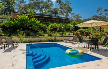 AMAZING Luxury Retreat – Main Home and 2 Guest Villas