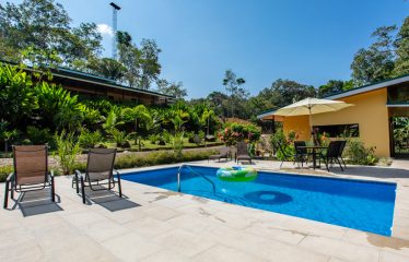 AMAZING Luxury Retreat – Main Home and 2 Guest Villas