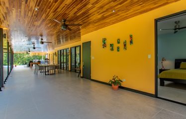 AMAZING Luxury Retreat – Main Home and 2 Guest Villas