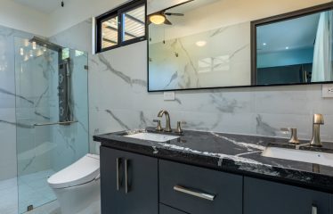 AMAZING Luxury Retreat – Main Home and 2 Guest Villas