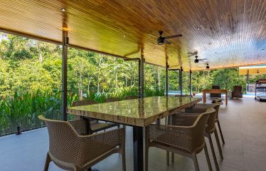 AMAZING Luxury Retreat – Main Home and 2 Guest Villas