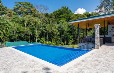 AMAZING Luxury Retreat – Main Home and 2 Guest Villas