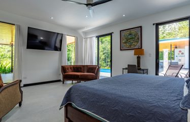 AMAZING Luxury Retreat – Main Home and 2 Guest Villas