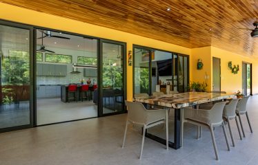 AMAZING Luxury Retreat – Main Home and 2 Guest Villas