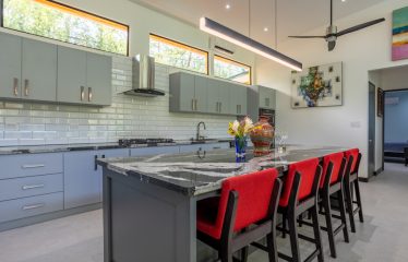 AMAZING Luxury Retreat – Main Home and 2 Guest Villas