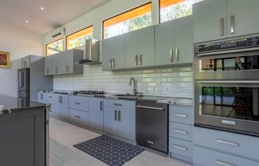 AMAZING Luxury Retreat – Main Home and 2 Guest Villas