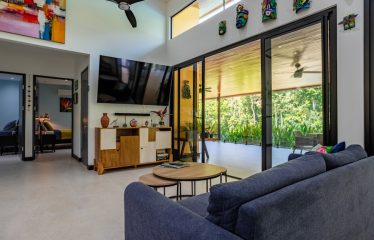AMAZING Luxury Retreat – Main Home and 2 Guest Villas