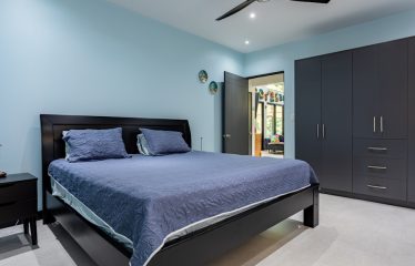 AMAZING Luxury Retreat – Main Home and 2 Guest Villas