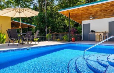 AMAZING Luxury Retreat – Main Home and 2 Guest Villas