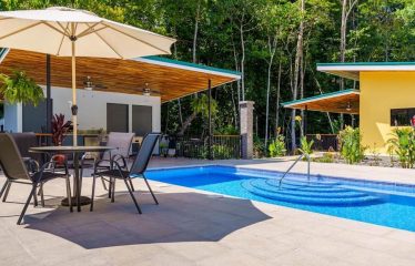 AMAZING Luxury Retreat – Main Home and 2 Guest Villas