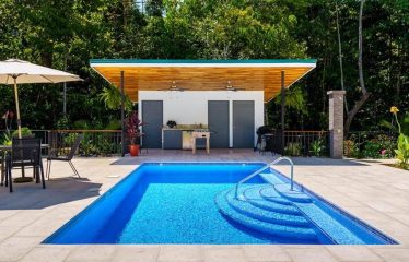 AMAZING Luxury Retreat – Main Home and 2 Guest Villas