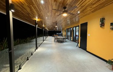 AMAZING Luxury Retreat – Main Home and 2 Guest Villas