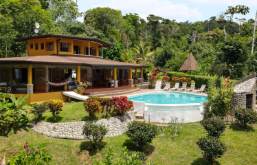 3 BEDROOM HOME WITH VIEWS TO THE WHALE TAIL – 1.25 ACRES