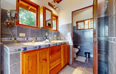 3 BEDROOM HOME WITH VIEWS TO THE WHALE TAIL – 1.25 ACRES