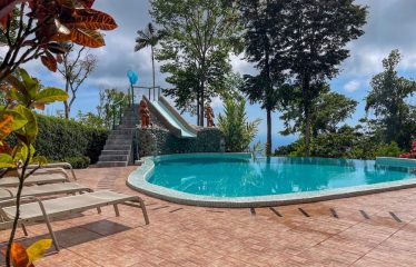 3 BEDROOM HOME WITH VIEWS TO THE WHALE TAIL – 1.25 ACRES