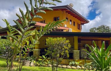 3 BEDROOM HOME WITH VIEWS TO THE WHALE TAIL – 1.25 ACRES