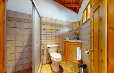 3 BEDROOM HOME WITH VIEWS TO THE WHALE TAIL – 1.25 ACRES