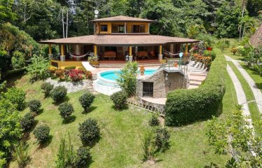 3 BEDROOM HOME WITH VIEWS TO THE WHALE TAIL – 1.25 ACRES