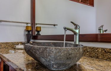 MEDITERRANEAN HOME WITH SPLENDID OCEAN AND JUNGLE VIEW – 2 ACRES