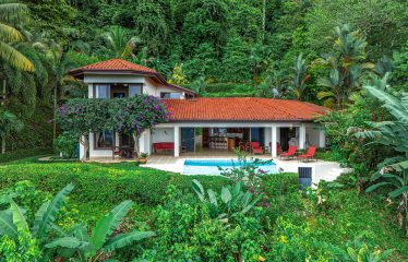 PRIVATE VILLA WITH WHALE TAIL OCEAN VIEW CLOSE TO DOWNTOWN UVITA