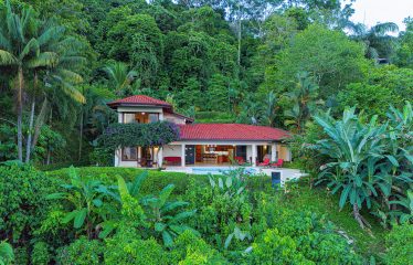 PRIVATE VILLA WITH WHALE TAIL OCEAN VIEW CLOSE TO DOWNTOWN UVITA