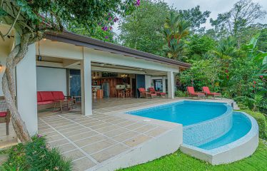 PRIVATE VILLA WITH WHALE TAIL OCEAN VIEW CLOSE TO DOWNTOWN UVITA