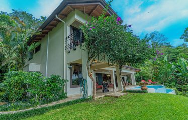 PRIVATE VILLA WITH WHALE TAIL OCEAN VIEW CLOSE TO DOWNTOWN UVITA