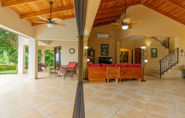 PRIVATE VILLA WITH WHALE TAIL OCEAN VIEW CLOSE TO DOWNTOWN UVITA