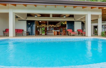 PRIVATE VILLA WITH WHALE TAIL OCEAN VIEW CLOSE TO DOWNTOWN UVITA