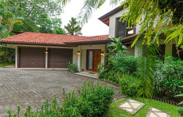 PRIVATE VILLA WITH WHALE TAIL OCEAN VIEW CLOSE TO DOWNTOWN UVITA