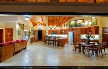 PRIVATE VILLA WITH WHALE TAIL OCEAN VIEW CLOSE TO DOWNTOWN UVITA