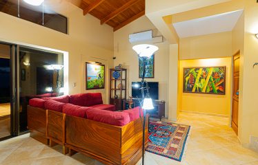 PRIVATE VILLA WITH WHALE TAIL OCEAN VIEW CLOSE TO DOWNTOWN UVITA